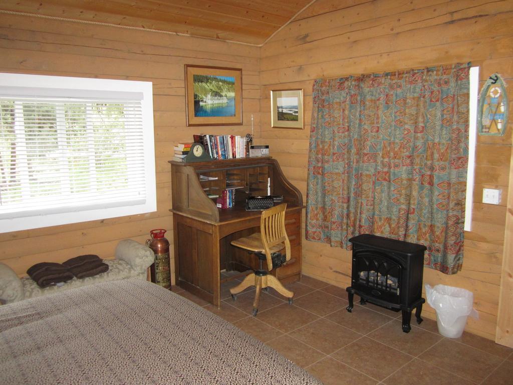 Six Mile River Resort Tagish Quarto foto